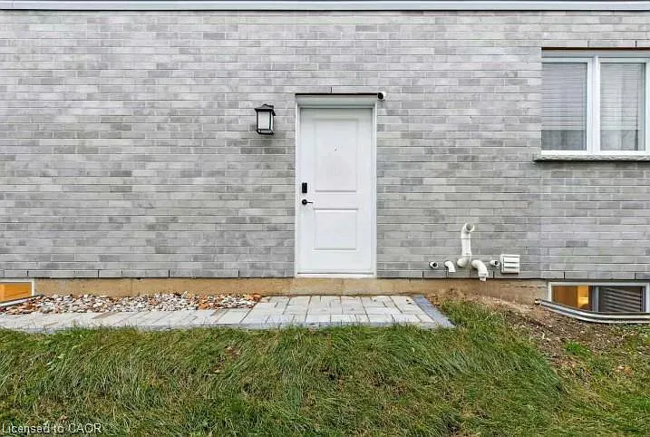 1156 Swan St #LOWER — Photo 2