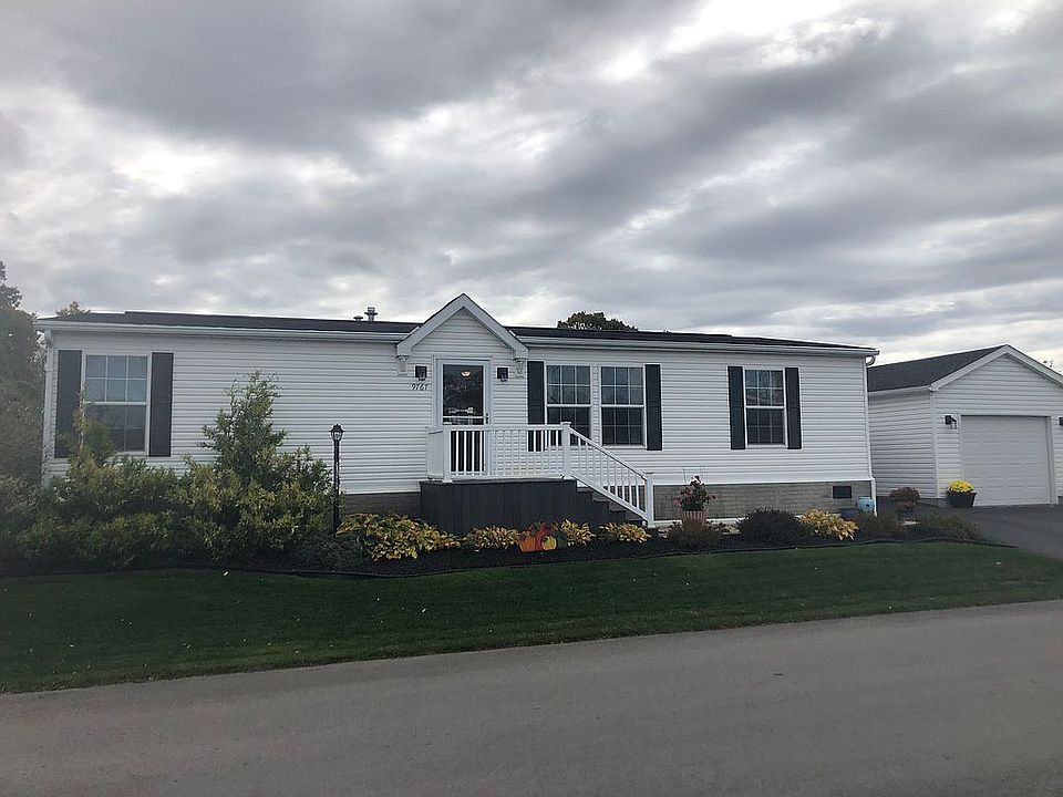 1st image of 9767 Sandringham Dr