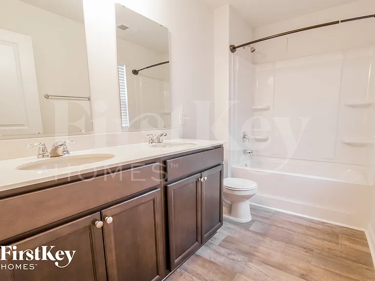 114 Whispering Wood Dr — Photo 13
