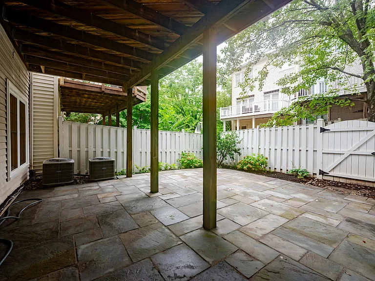 2714 Earls Ct — Photo 30