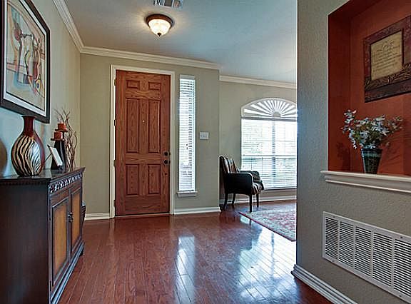 3rd image of 1110 Noble Ave