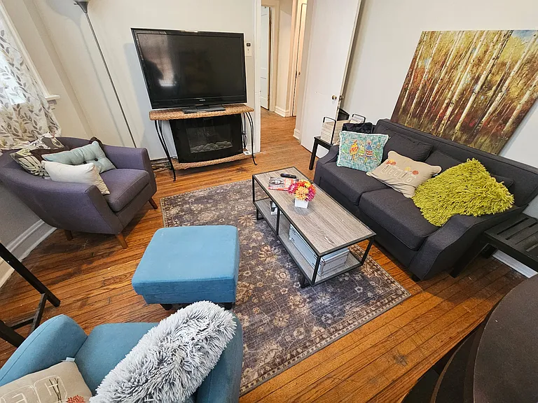 2423 W Lunt Ave #1S — Photo 4