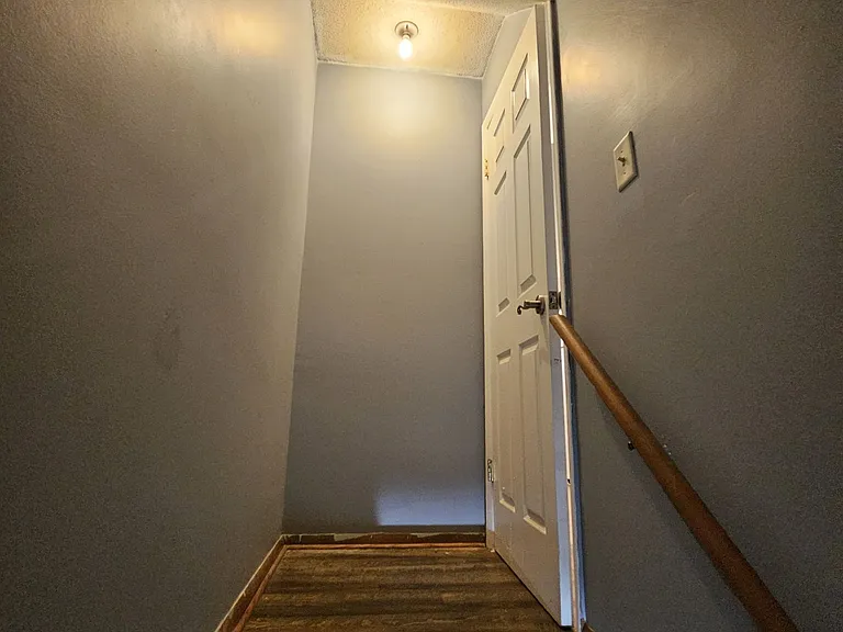 89 Stornoway Dr W — Photo 56