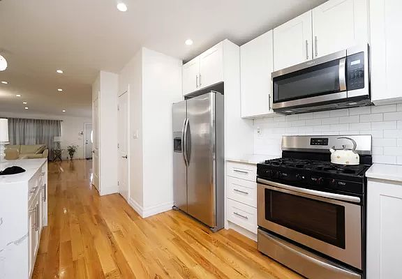 4th image of 111-31 208 Street