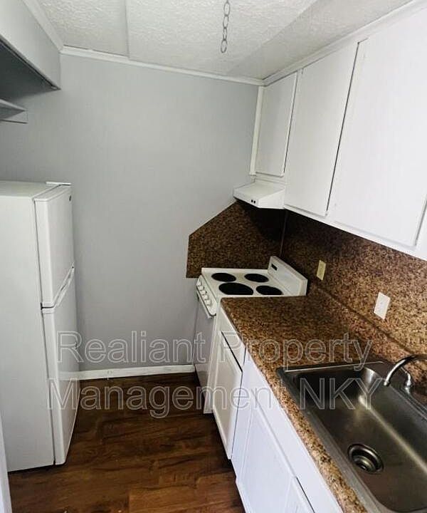 2nd image of 302 Amhurst Dr