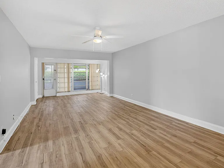 2401 Del Aire Blvd #101 — Photo 19