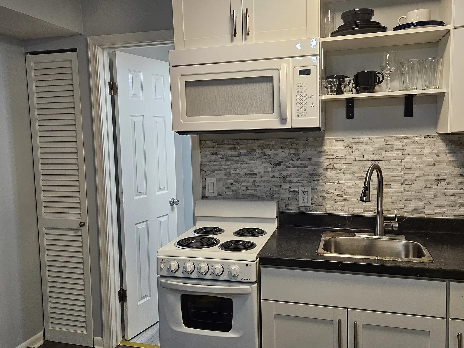 Studio, 325 sqft, $1,150 — Photo 1
