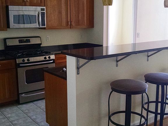 4th image of 1205 Garfield St #Penthouse 9