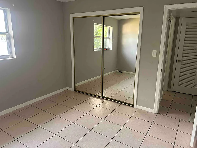 449 SW 15th St #9 — Photo 8