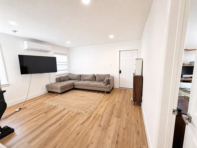 6001 Dauphin Ave #2 — Photo 4