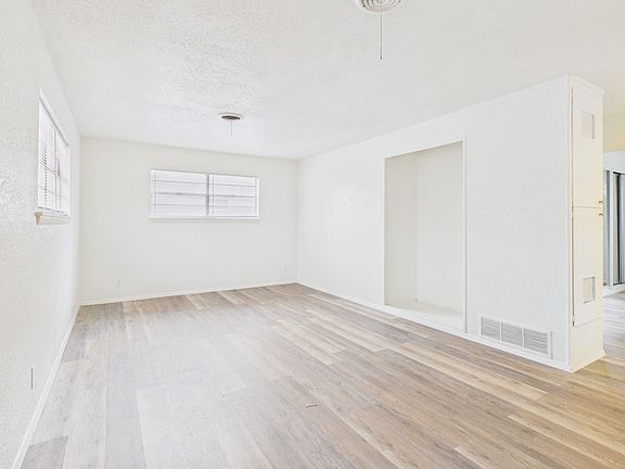 5th image of 3319 Teckla Blvd