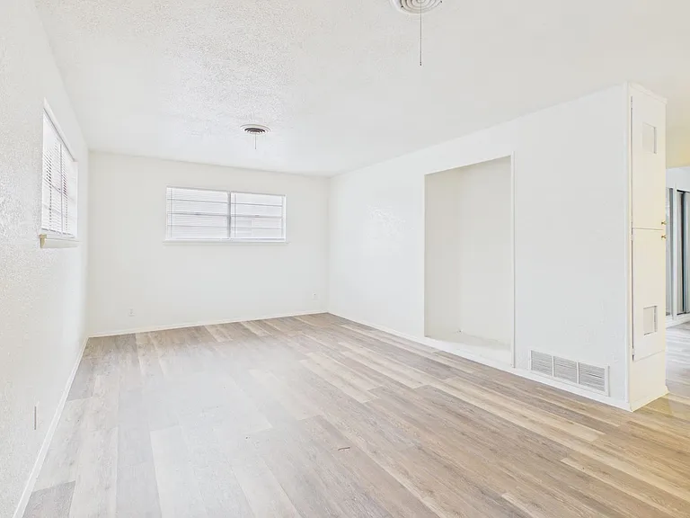 3319 Teckla Blvd — Photo 5