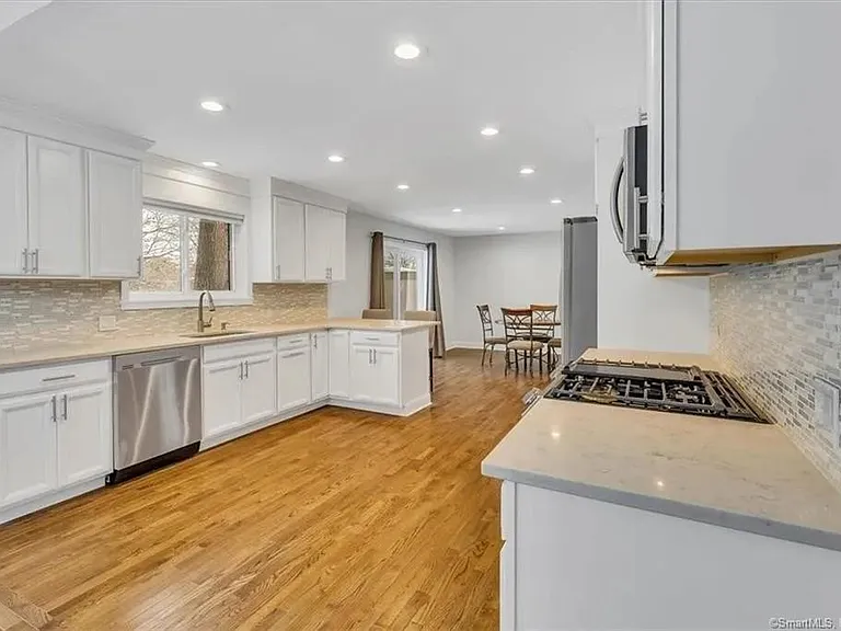 7 Redwood Ln — Photo 7
