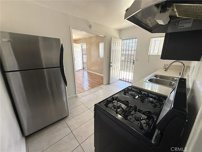 12924 Prairie Ave #A — Photo 8