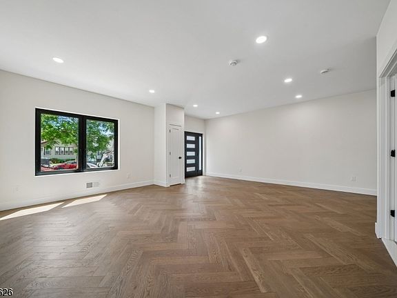 4th image of 1804 Rutherford St