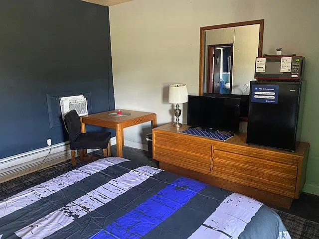 Studio, 350 sqft, $955 — Photo 2