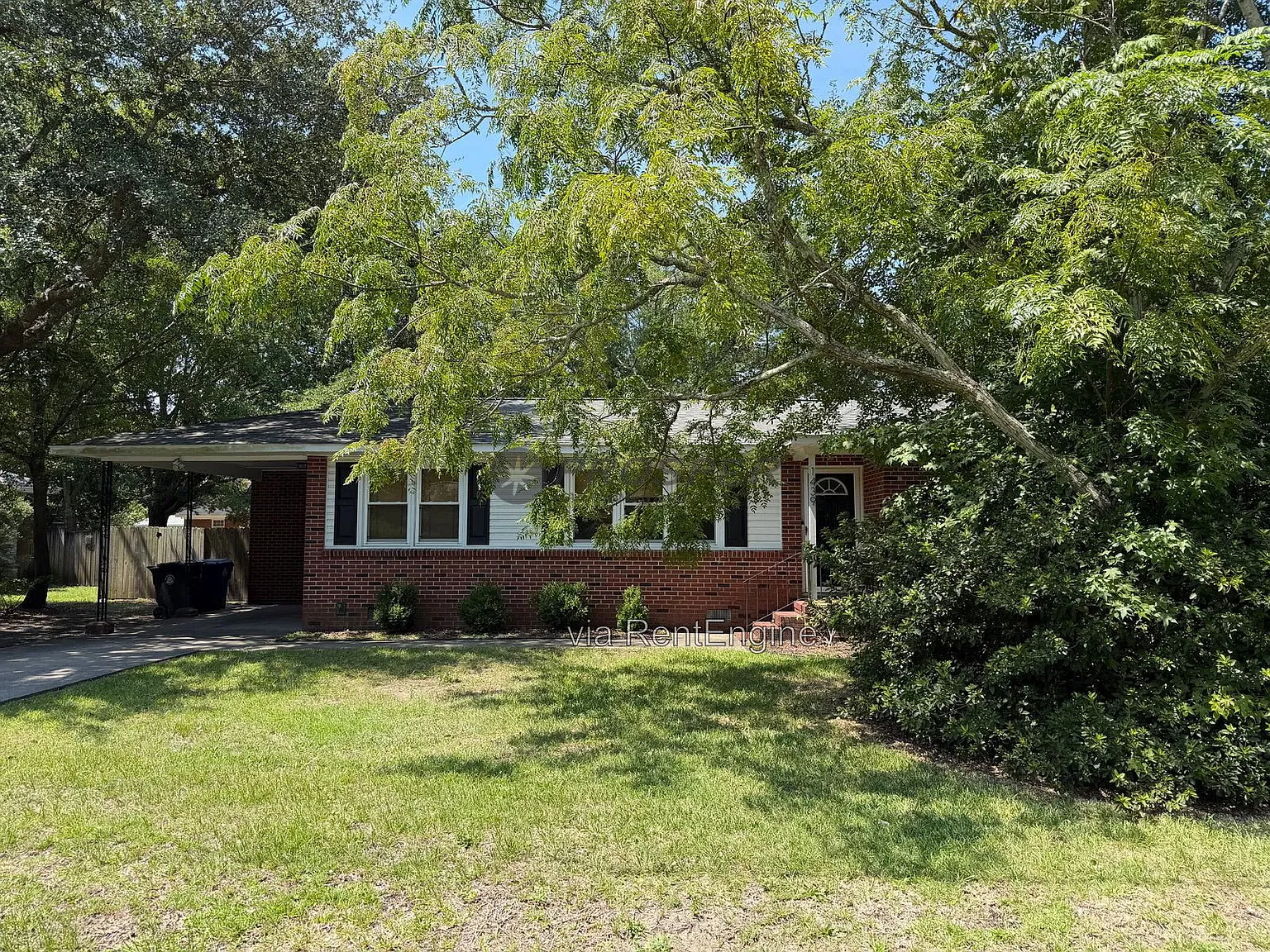 3 bed, 1.5 bath, 1250 sqft, $2,250 — Photo 2