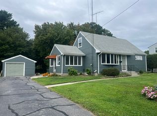 17 Carlson Dr, Milford, CT 06460