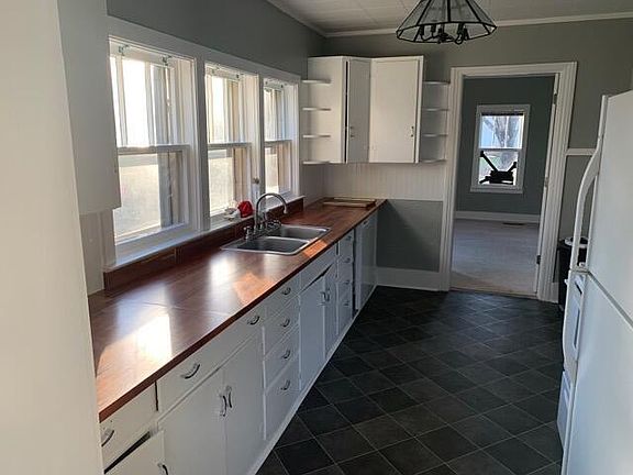 3rd image of 174 Cox Ln