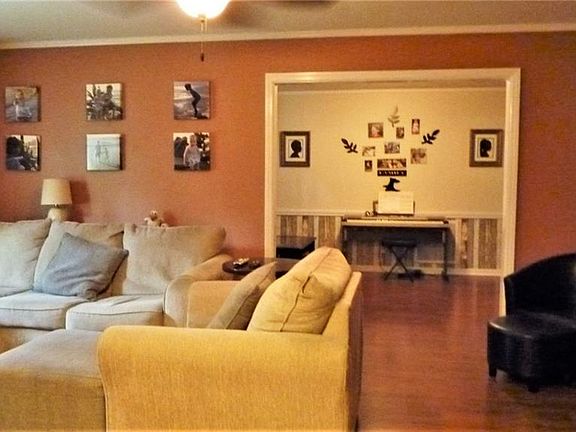 3rd image of 771 N Riverview Dr