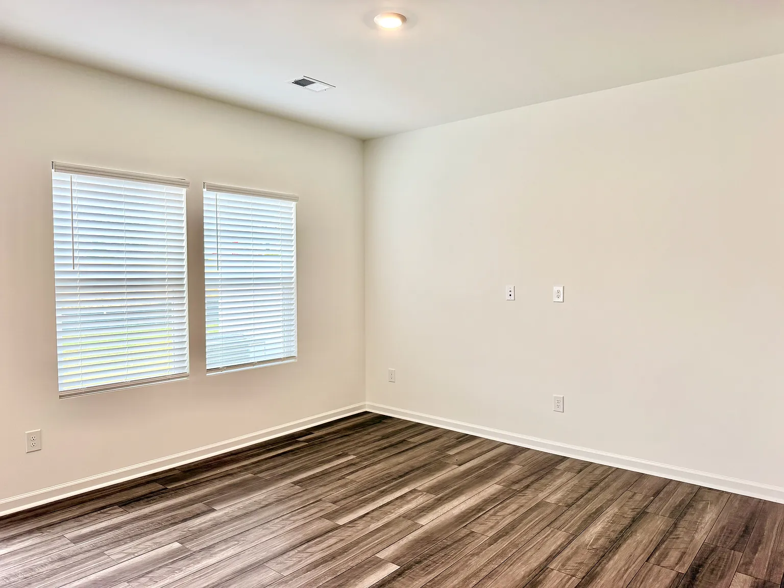 3 bed, 1437 sqft, $1,749 — Photo 2