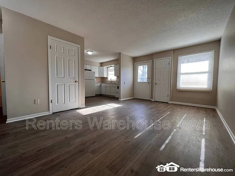 3012 Raccoon St — Photo 2