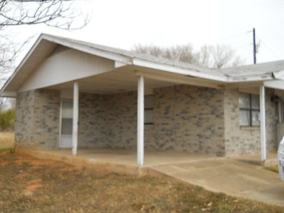 3rd image of 614 Goehmann Ln
