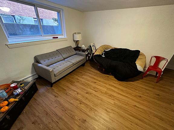 5th image of 39 Selkirk Rd #2