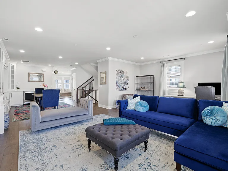 621 Bluemont Ave #102 — Photo 8