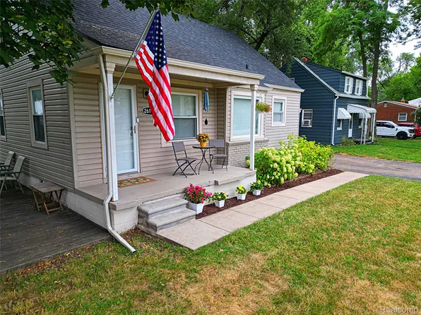 26100 Southwestern Hwy, Redford, MI 48239