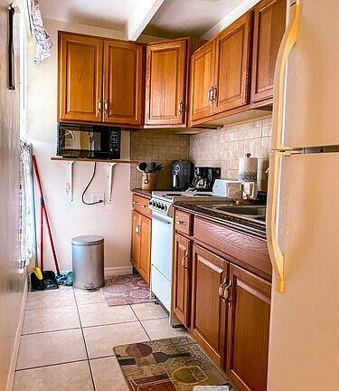 3rd image of 2605 Club Cir #2605