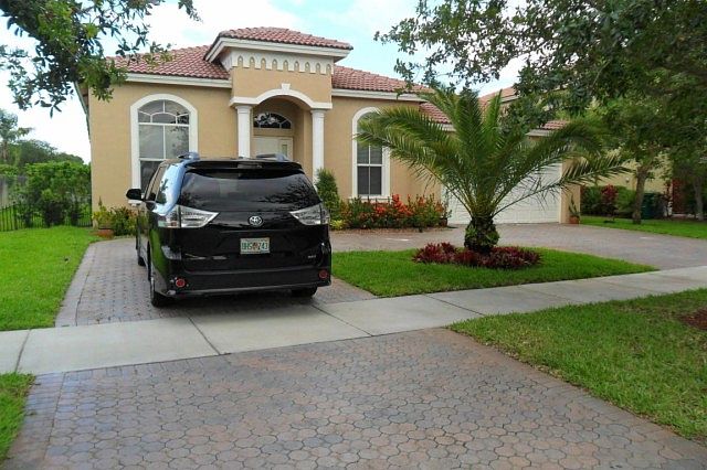 1st image of 5540 SW 104th Ter