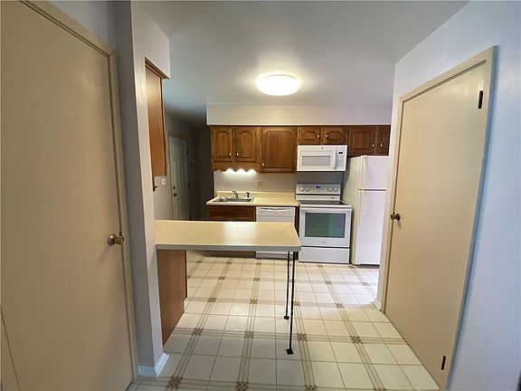 5th image of 728 E Grandview Blvd