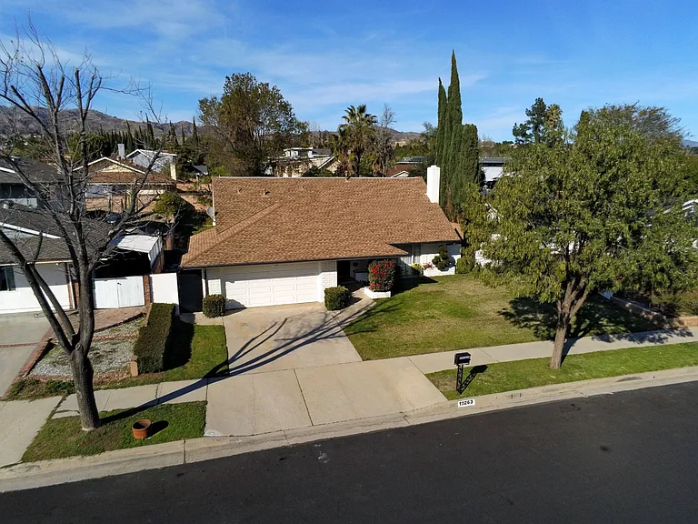 19263 Nashville St — Photo 2