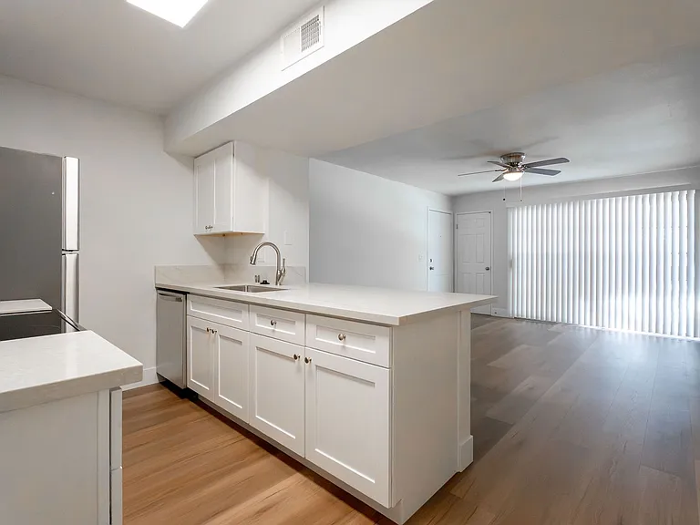 5158 S Jones Blvd #203 — Photo 16