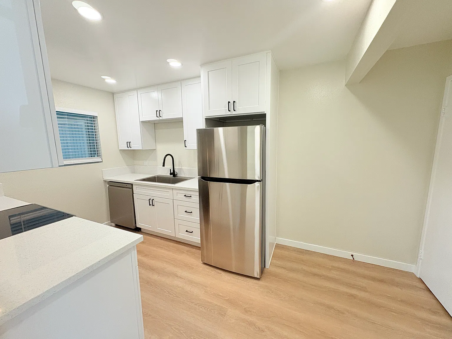 1 bed, 600 sqft, $2,300 — Photo 2