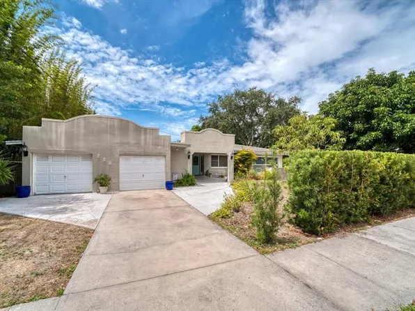 220 Manatee Rd, Belleair, FL 33756