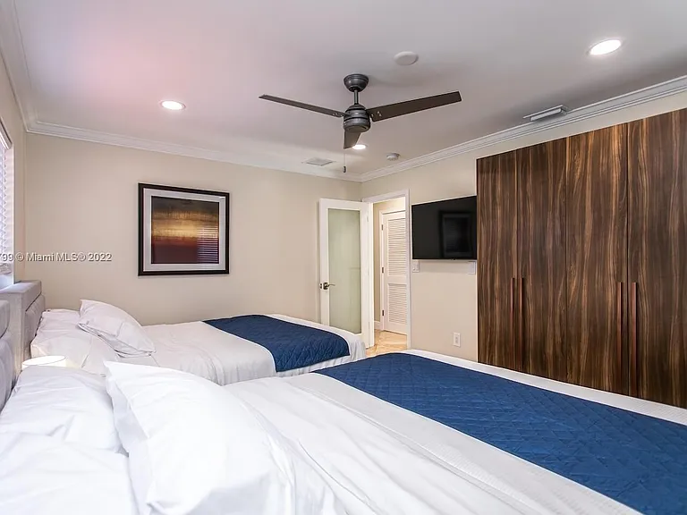 1022 Adams St — Photo 32