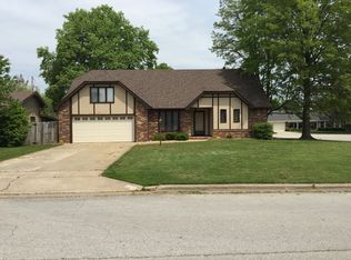 1637 E Cardinal St, Springfield, MO 65804