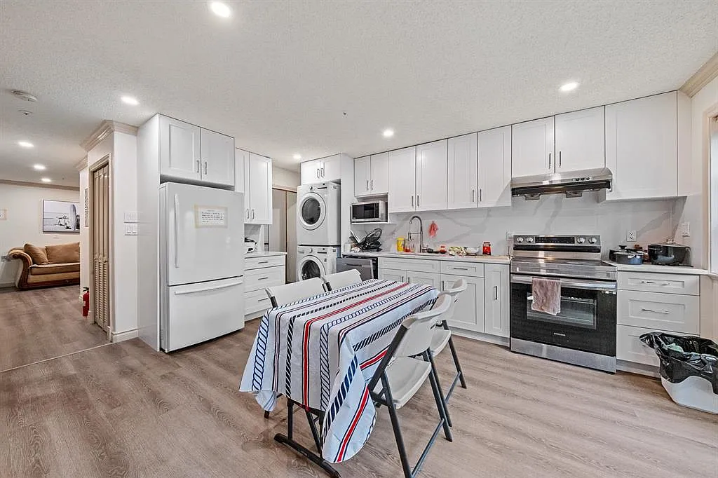 3 bed, 1000 sqft, $2,400 — Photo 1