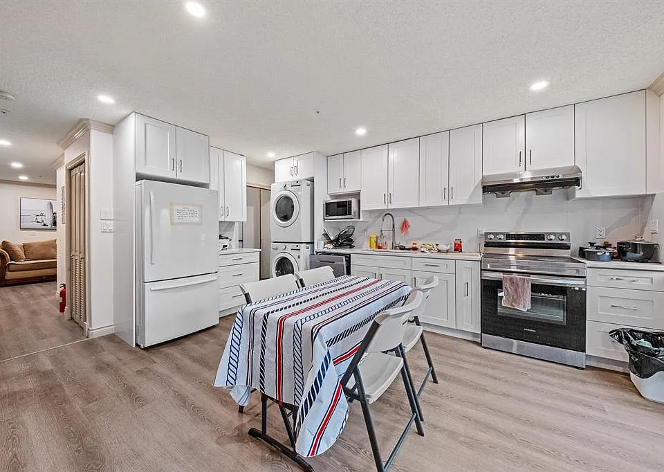 1080 W 47th Ave