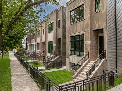 1638 W Wolfram St, Chicago, IL, 60657