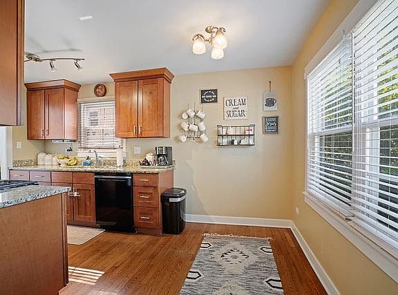 5th image of 6829 W 113th Pl