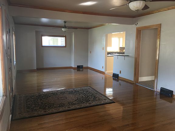 4th image of 938 E Illinois Ave