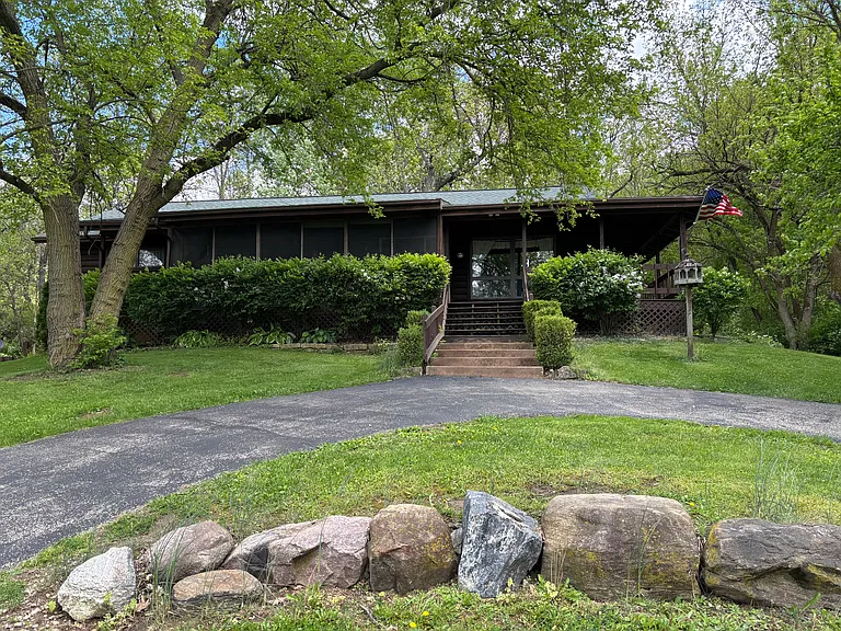 5170 Urbana Rd — Photo 1