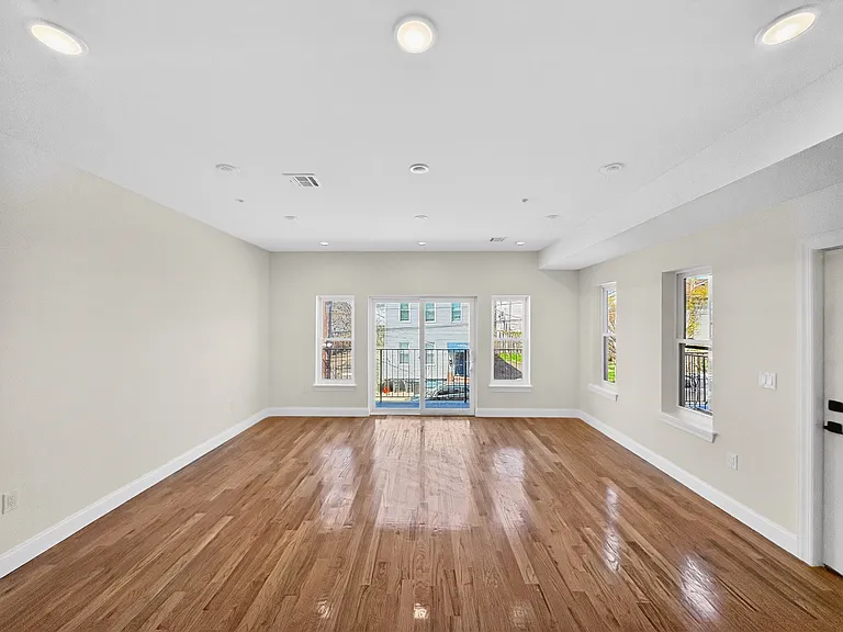 270 Hunterdon St #2 — Photo 3