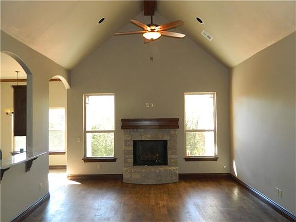 3rd image of 10601 Concord Dr