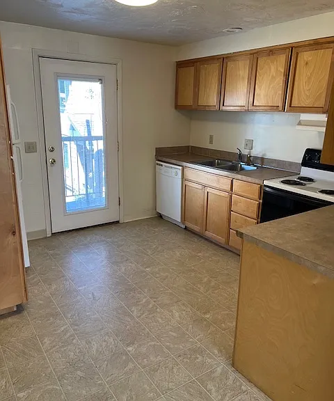 631 E 15th Ave #6 — Photo 3