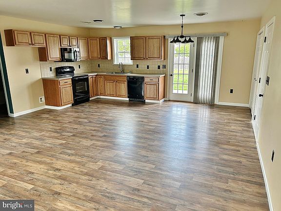 2nd image of 164 Penn Oak Dr