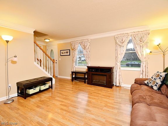 3rd image of 22293 Lorraine Dr